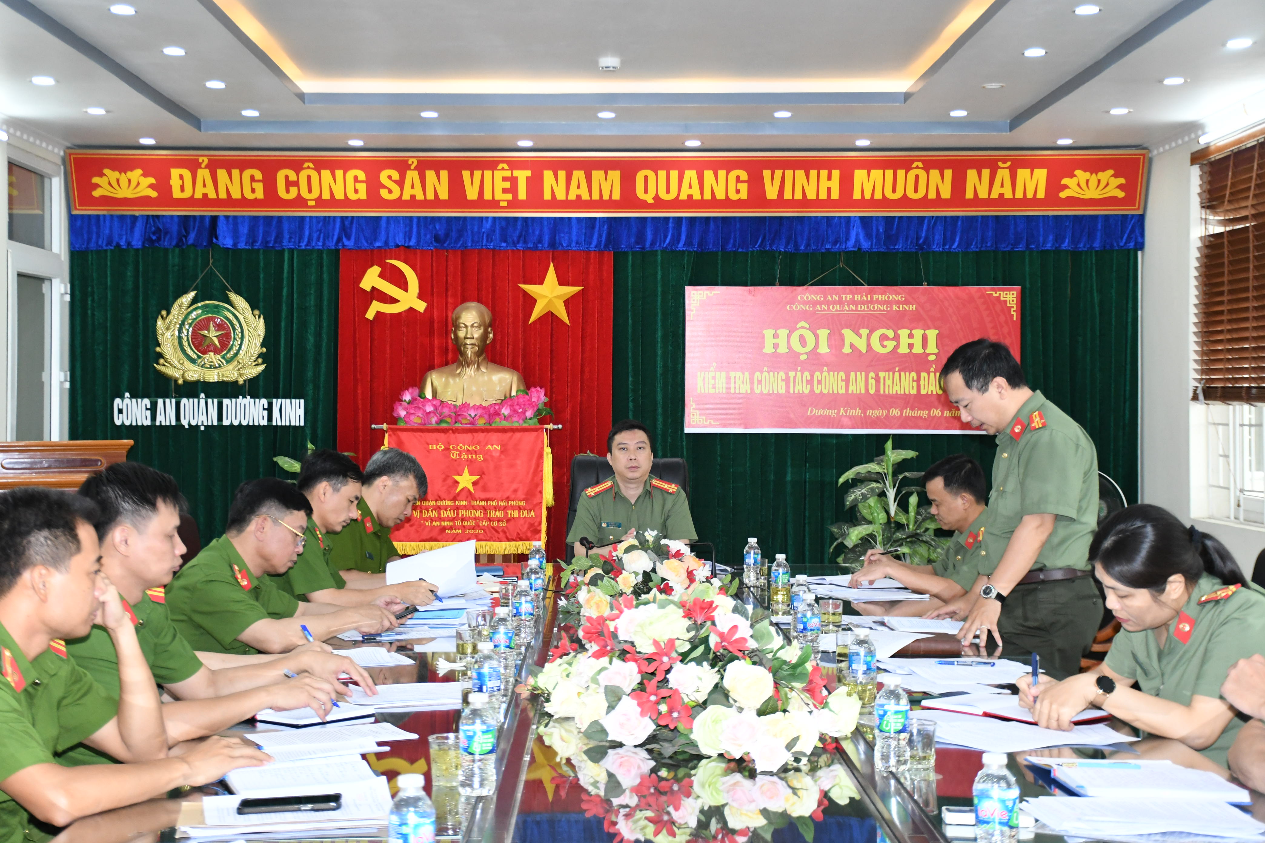 Lãnh đạo Công an thành phố kiểm tra công tác 6 tháng đầu năm 2022 Công an quận Dương Kinh